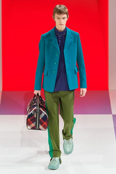 Look 32